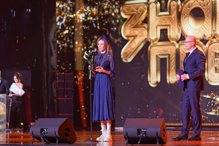 3 марта на торжественной церемонии вручения просветительской премии «Знание» объявлены победители. За вклад в просвещение в сфере науки и технологий награждена первый заместитель генерального директора компании «Иннопрактика» Наталья Попова.