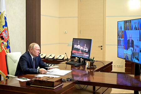 Владимир Путин в режиме видеоконференции провёл заседание Совета при Президенте по стратегическому развитию и национальным проектам